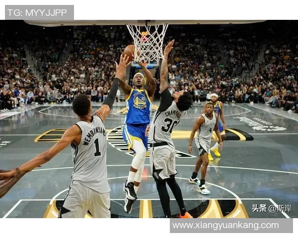 勇士与马刺激战四月十一日NBA季后赛精彩对决引发球迷热议