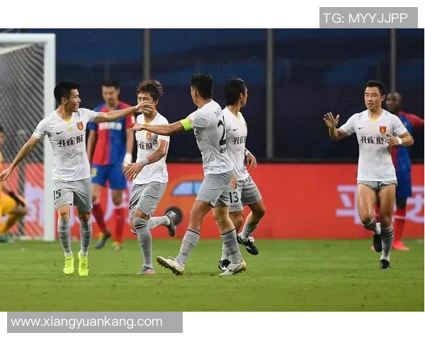 天津天海迎战河北幸福争夺中超联赛关键三分的激烈对决