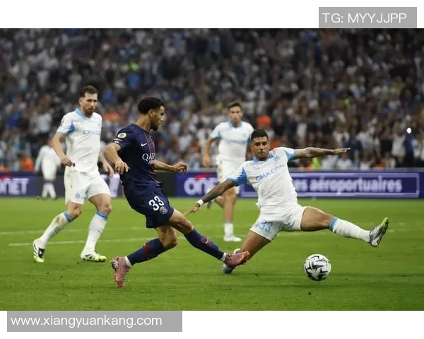 斯特拉斯与尼斯的精彩对决揭示法甲新赛季的激烈竞争与球队实力较量 斯特拉斯与尼斯的精彩对决揭示法甲新赛季的激烈竞争与球队实力较量